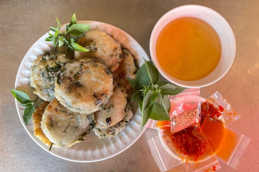 Nom Ka Chai (Chive Cakes)